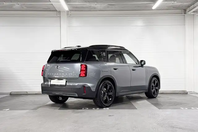 MINI Countryman view 6