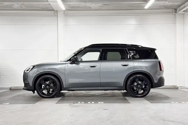 MINI Countryman view 2
