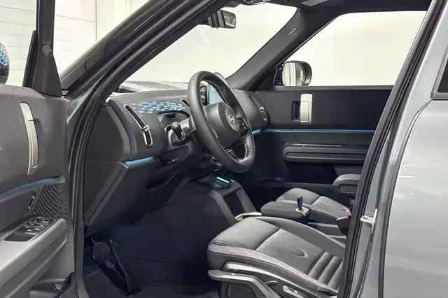 MINI Countryman view 8