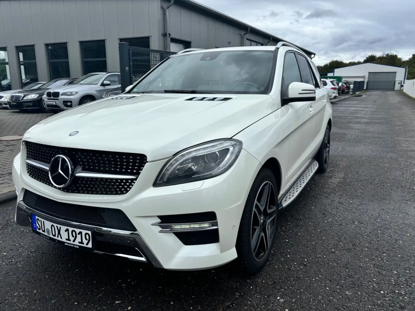 Mercedes-Benz ML 350 ML-350 CDI AMG Designo Leder/Navi+DVD/EURO6 Biały - 1