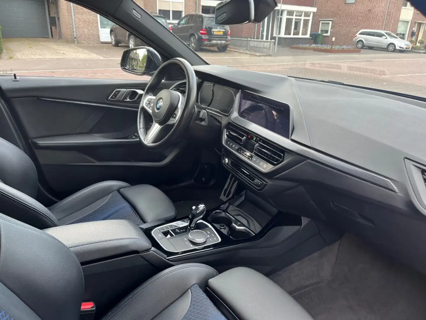 BMW 120 120I HIGH EXECUTIVE AUTOMAAT M-PAKKET / NAVI / DAB Gris - 2