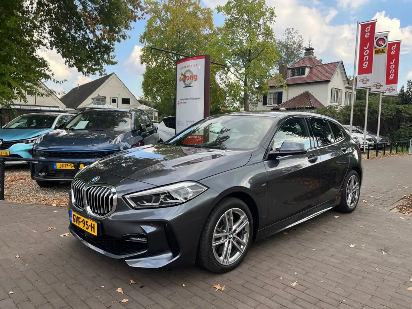 BMW 120 120I HIGH EXECUTIVE AUTOMAAT M-PAKKET / NAVI / DAB Gris - 1