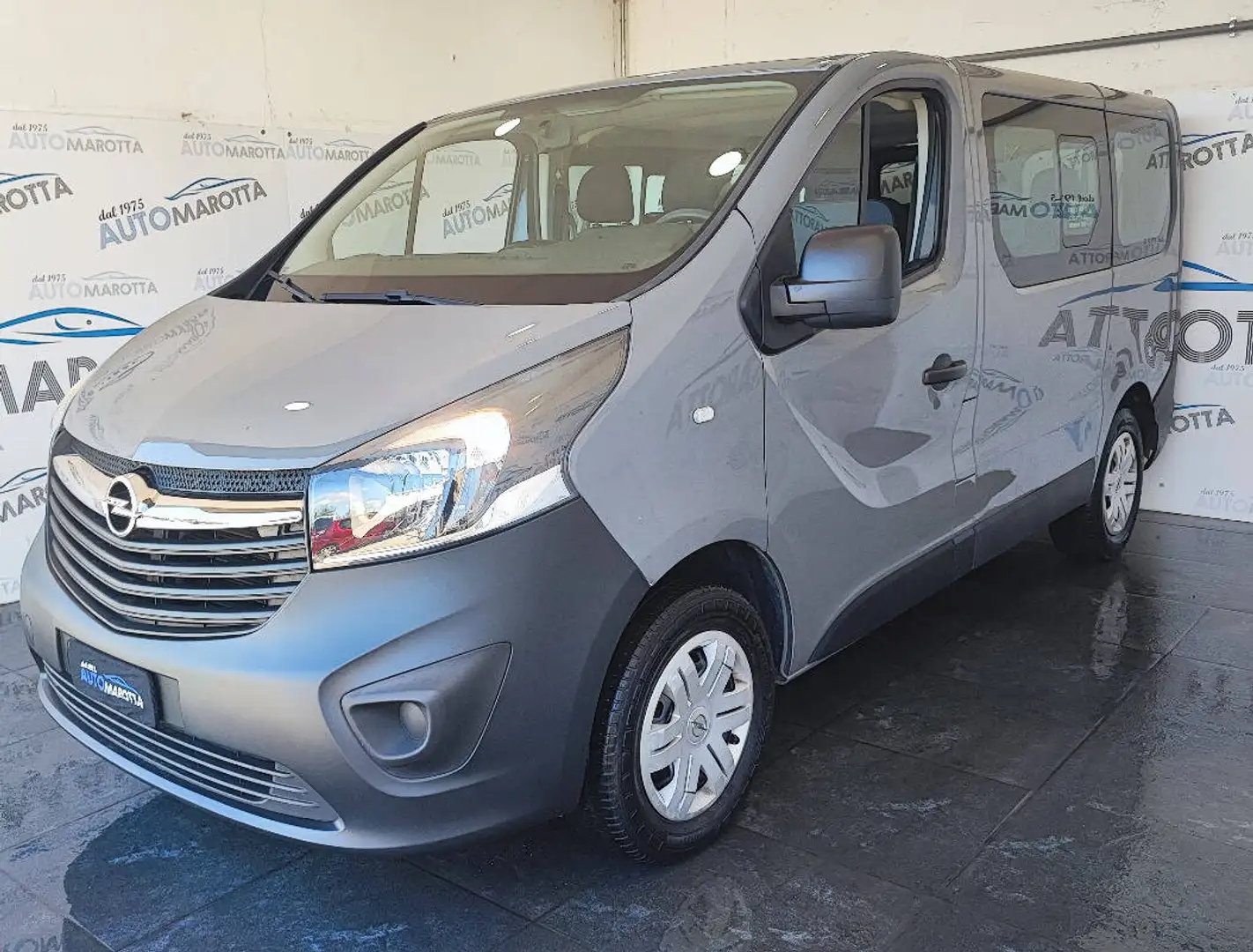 Opel Vivaro 29 L1H1 combi M1 1.6 bit. 125cv S&S E6 c clima Gris - 1