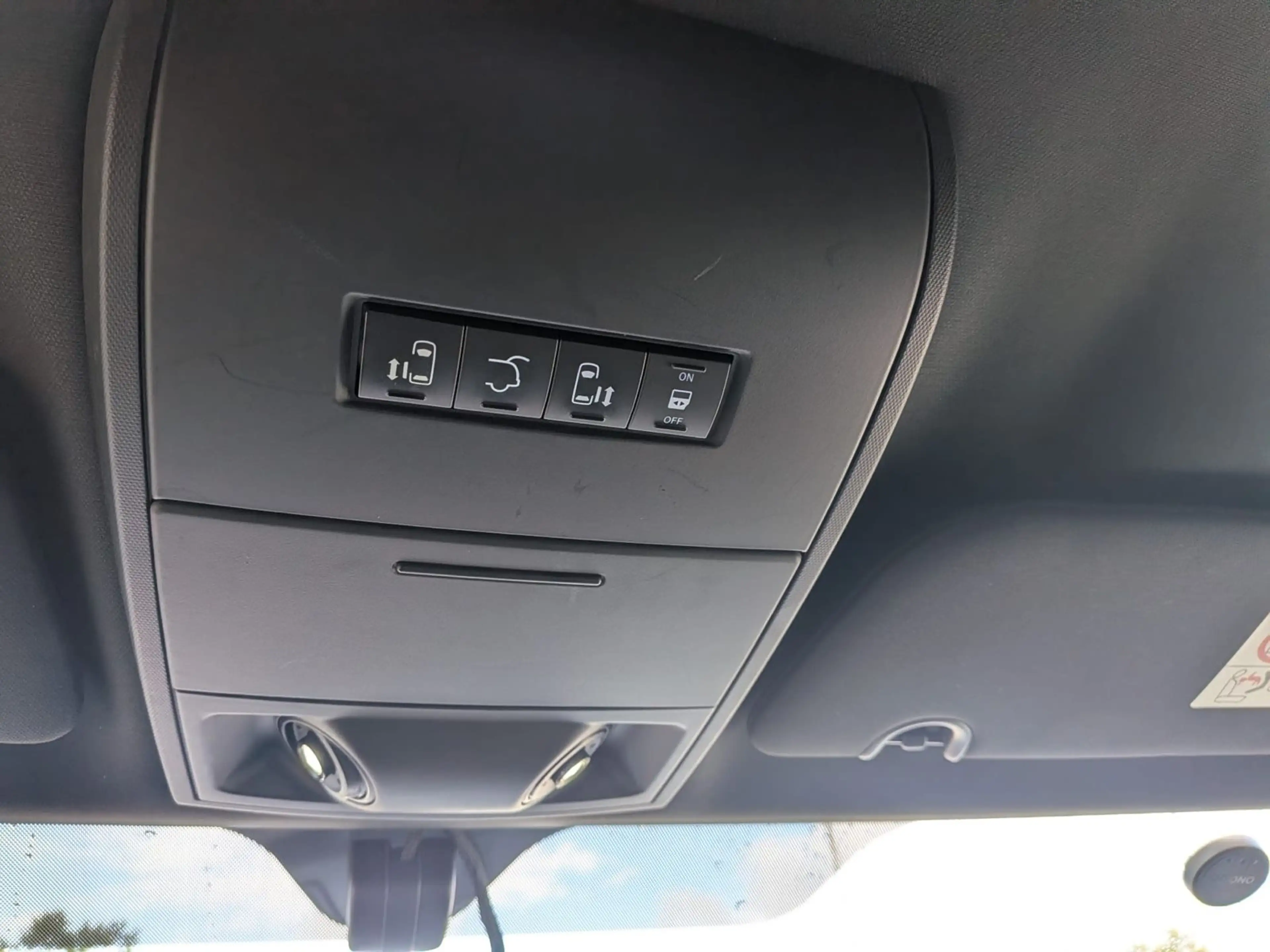 Lancia Voyager S 7-Sitze DVD Xenon TÜV bis 2028 — photo 9