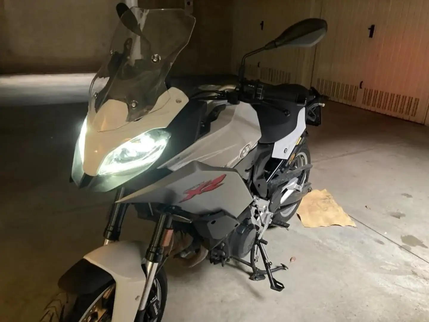 BMW F 900 XR Bianco - 1