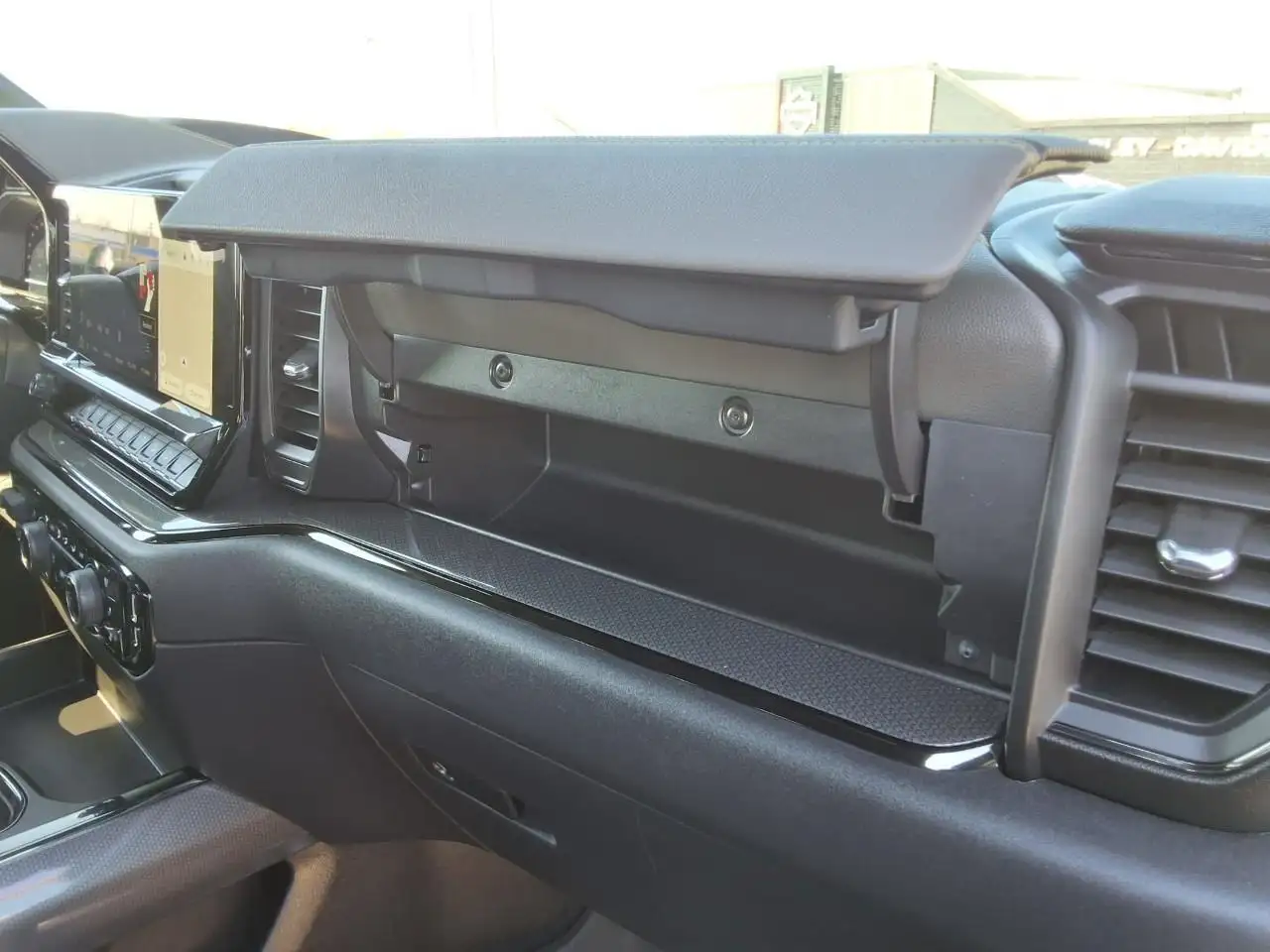 Chevrolet Silverado 1500 снимка Chevrolet Silverado 1500