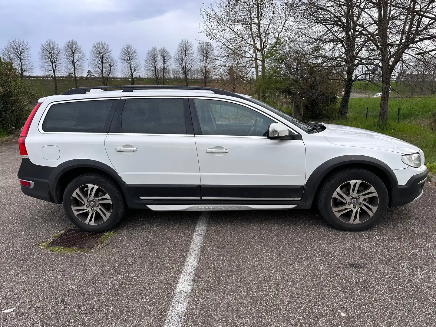 Volvo XC70 XC70 2.4 d4 Summum awd 181cv geartronic E6 Blanco - 1