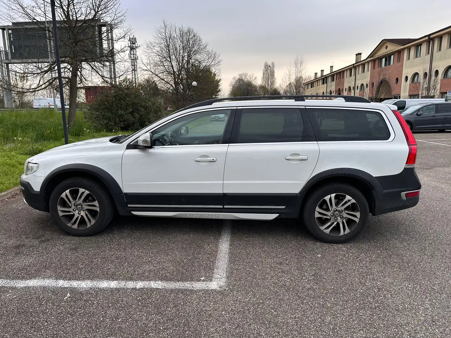Volvo XC70 XC70 2.4 d4 Summum awd 181cv geartronic E6 Blanco - 2
