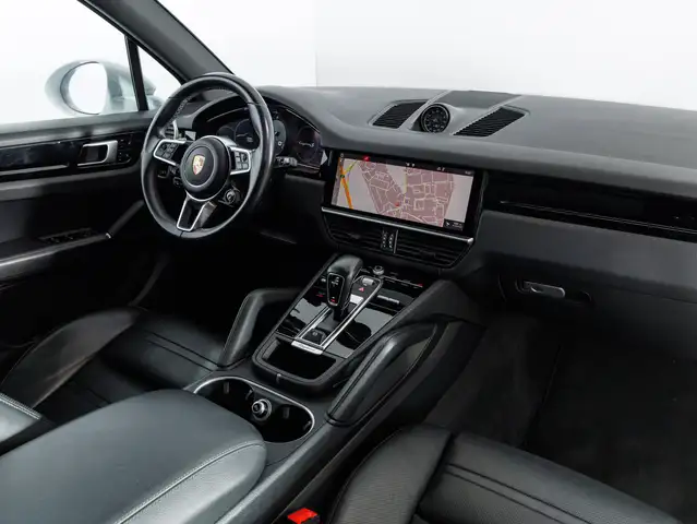 Porsche Cayenne view 8
