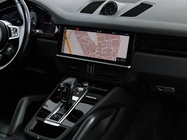 Porsche Cayenne view 9