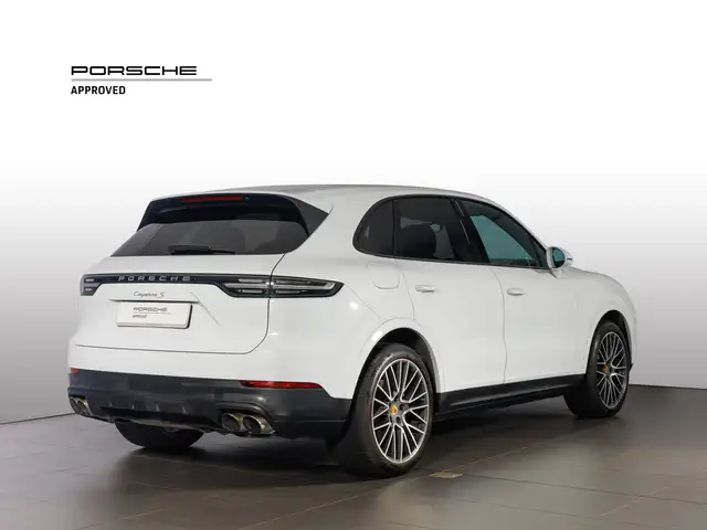 Porsche Cayenne view 4