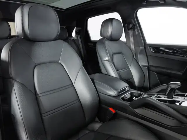 Porsche Cayenne view 11