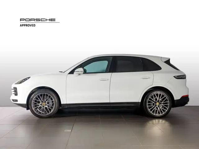 Porsche Cayenne view 3