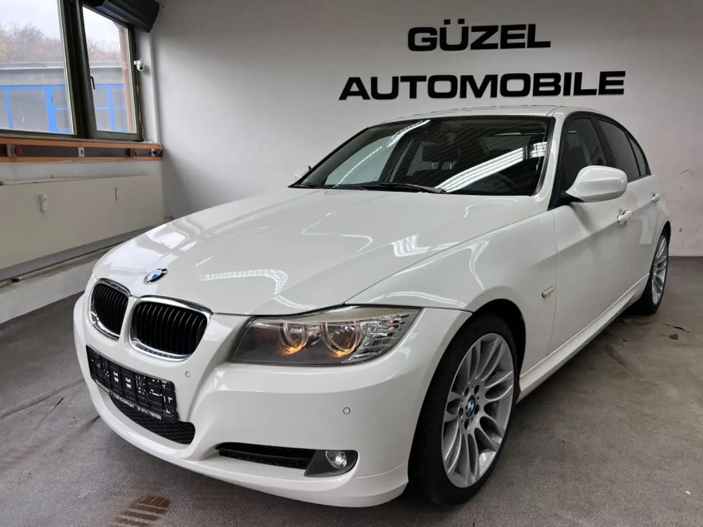 BMW 320 d LIMOSINE/KLIMAAUT/SITZHEIZUNG/PDC/18 ZOLL Weiß - 1