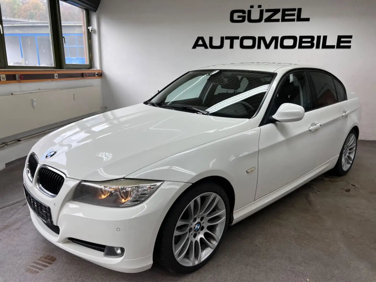 BMW 320 d LIMOSINE/KLIMAAUT/SITZHEIZUNG/PDC/18 ZOLL Weiß - 2