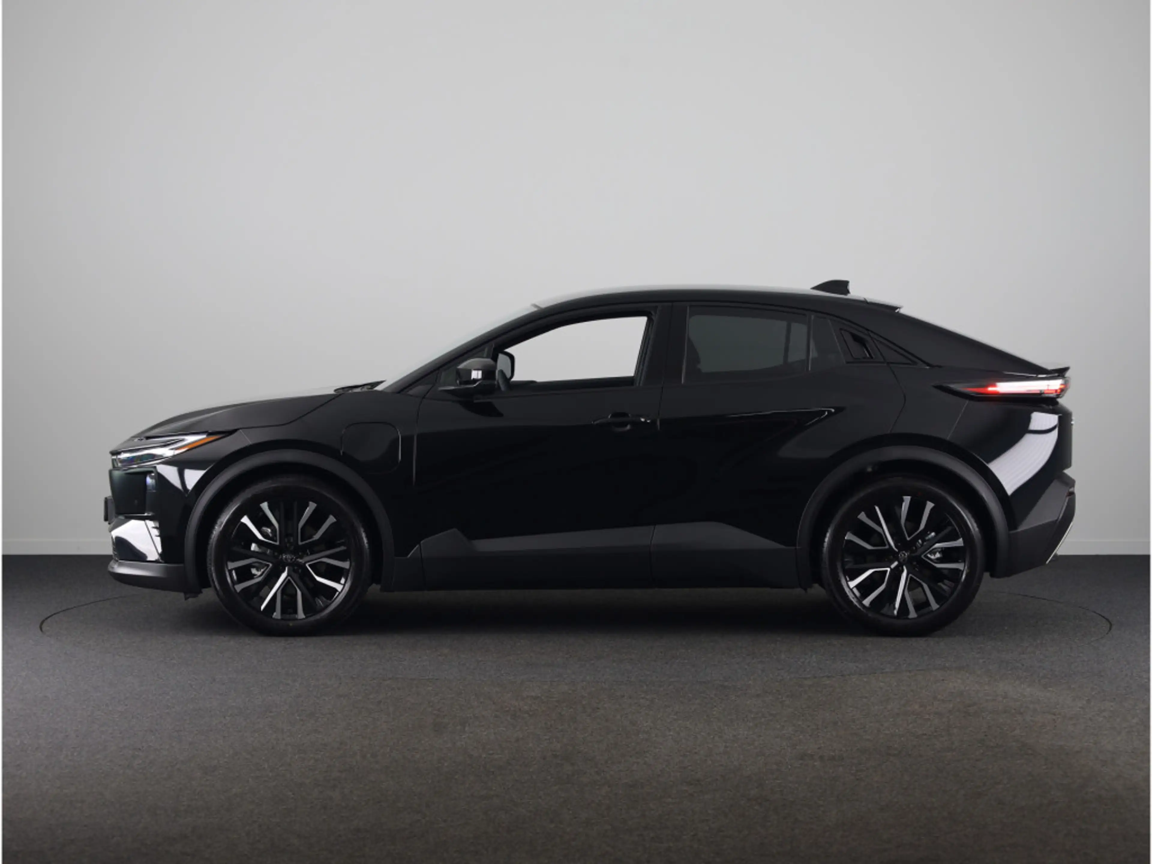 Toyota C-HR+ First Edition 225 PK ||20'' LM velgen|| Nu met € 2 — photo 6