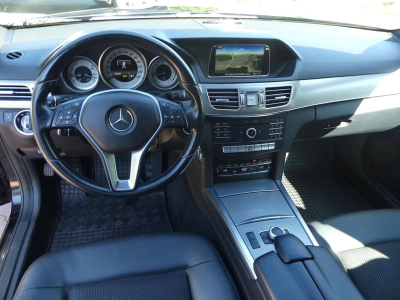 Mercedes-Benz E 220 *T*4Matic*Leder*Klima*Sitzhzg*LED* — photo 12