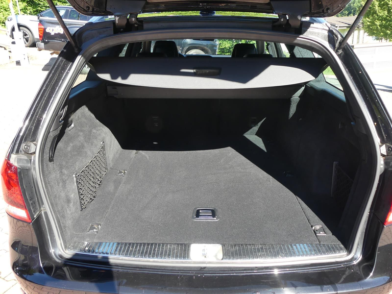 Mercedes-Benz E 220 *T*4Matic*Leder*Klima*Sitzhzg*LED* — photo 9