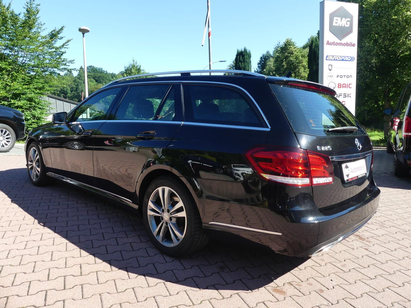 Mercedes-Benz E 220 *T*4Matic*Leder*Klima*Sitzhzg*LED* — photo 7