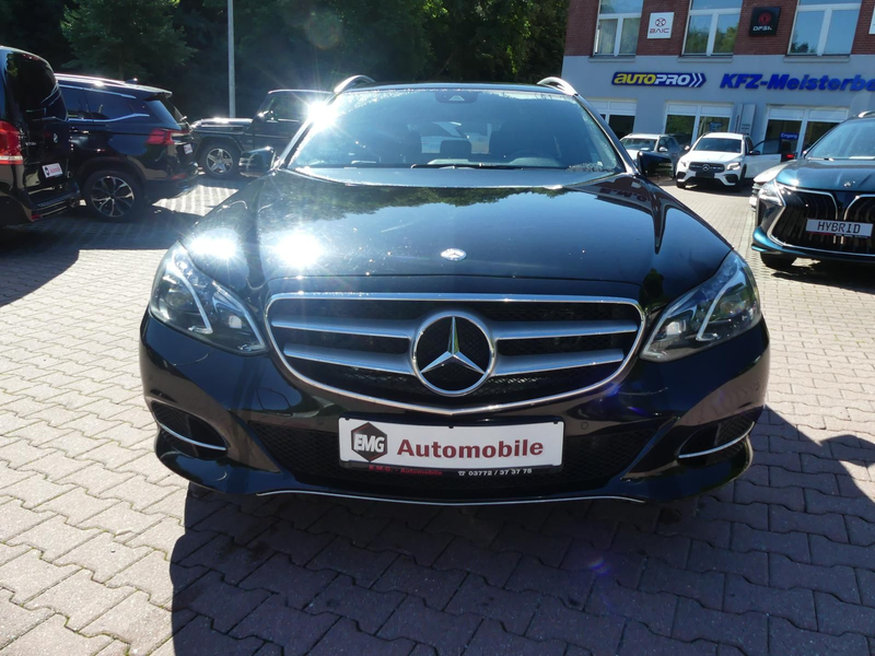 Mercedes-Benz E 220 *T*4Matic*Leder*Klima*Sitzhzg*LED* — photo 2