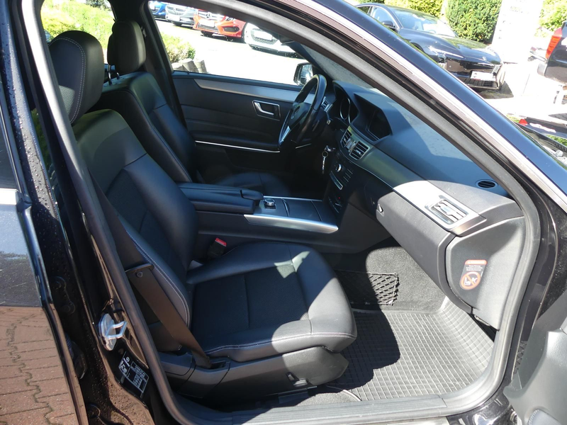 Mercedes-Benz E 220 *T*4Matic*Leder*Klima*Sitzhzg*LED* — photo 13