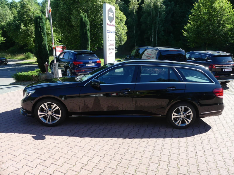 Mercedes-Benz E 220 *T*4Matic*Leder*Klima*Sitzhzg*LED* — photo 8