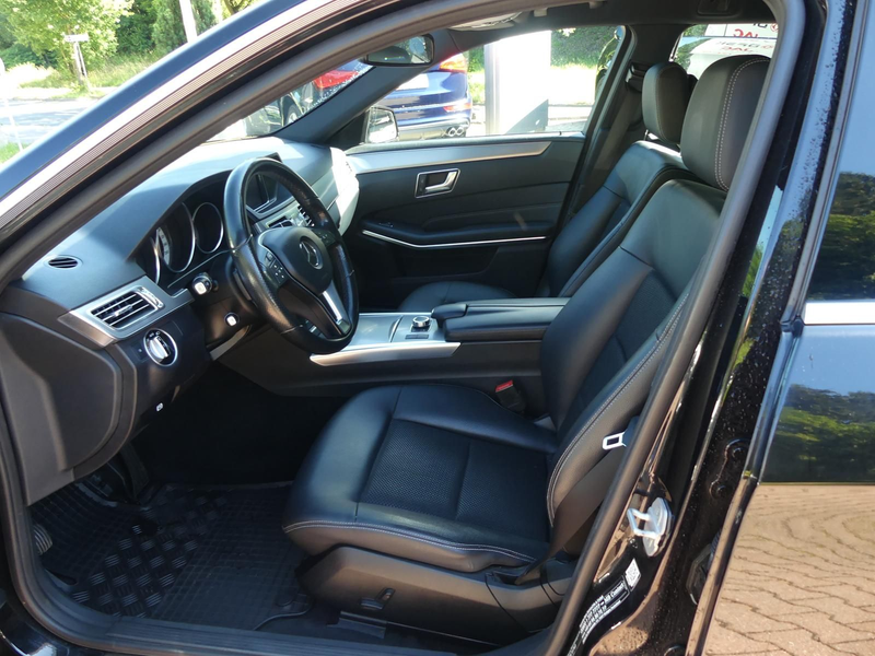 Mercedes-Benz E 220 *T*4Matic*Leder*Klima*Sitzhzg*LED* — photo 10