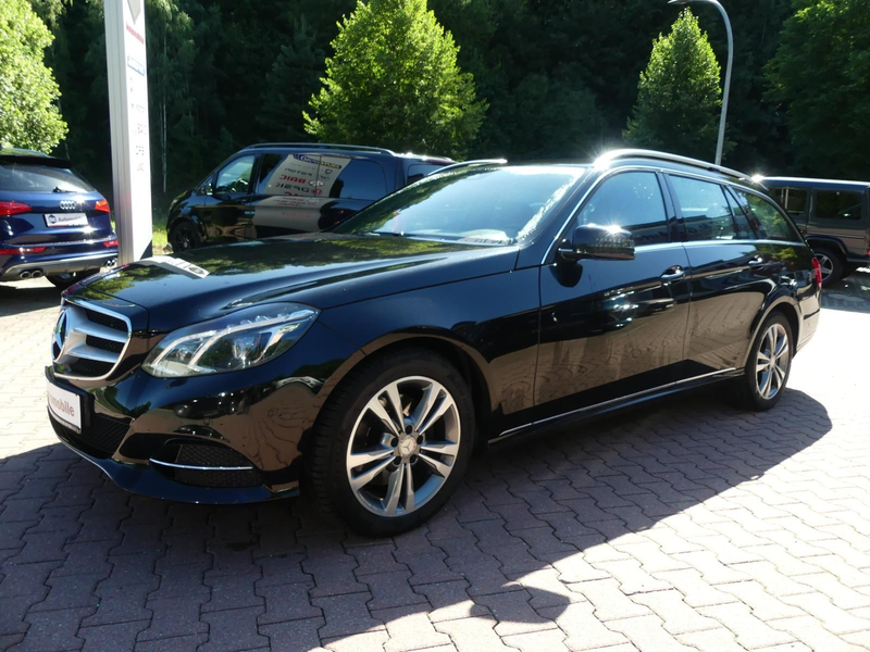 Mercedes-Benz E 220 *T*4Matic*Leder*Klima*Sitzhzg*LED*