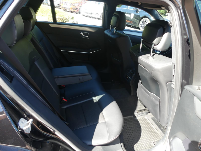 Mercedes-Benz E 220 *T*4Matic*Leder*Klima*Sitzhzg*LED* — photo 14