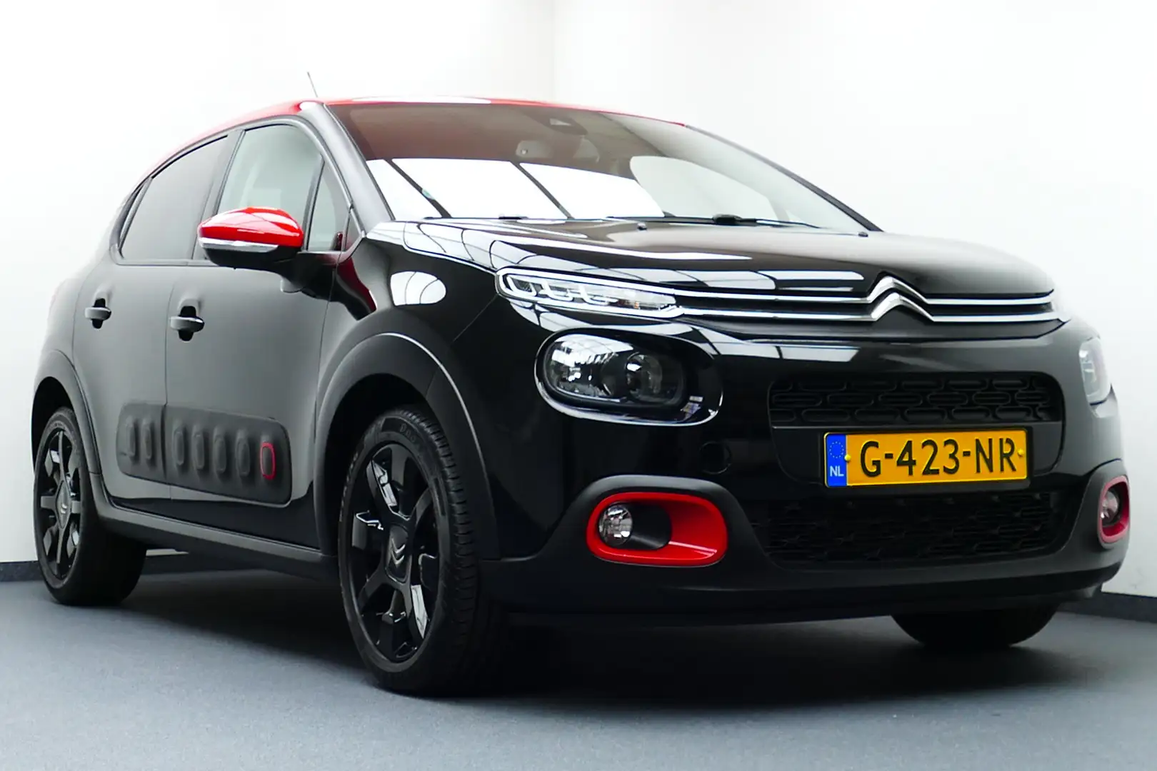 Citroen C3 1.2 110pk Vol Automaat S&S Shine. Bi Tone, Navi, C Zwart - 2