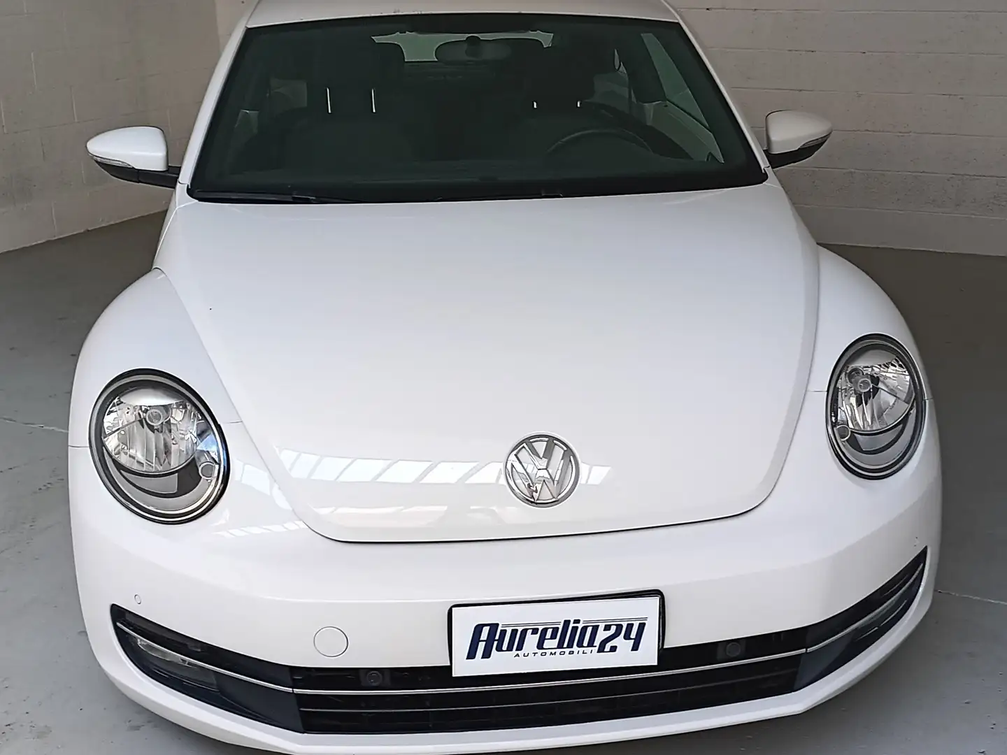 Volkswagen Maggiolino 1.6 tdi Design 105cv Bianco - 1