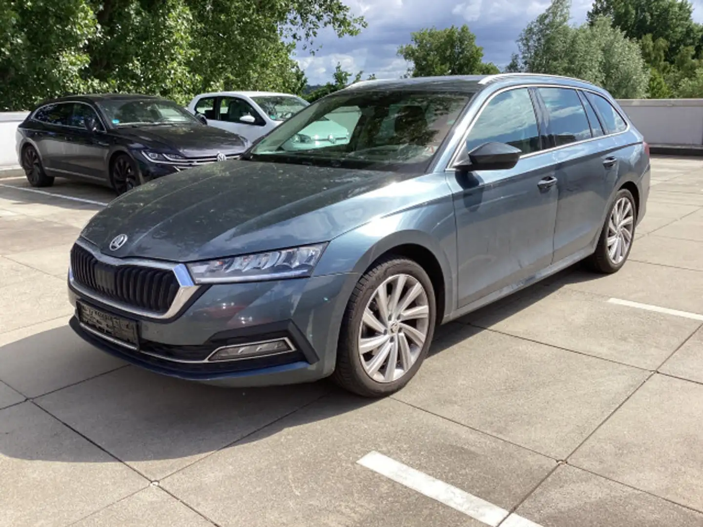 Skoda Octavia Combi First Edition 1.5 TSI Sitzheizung Grau - 1