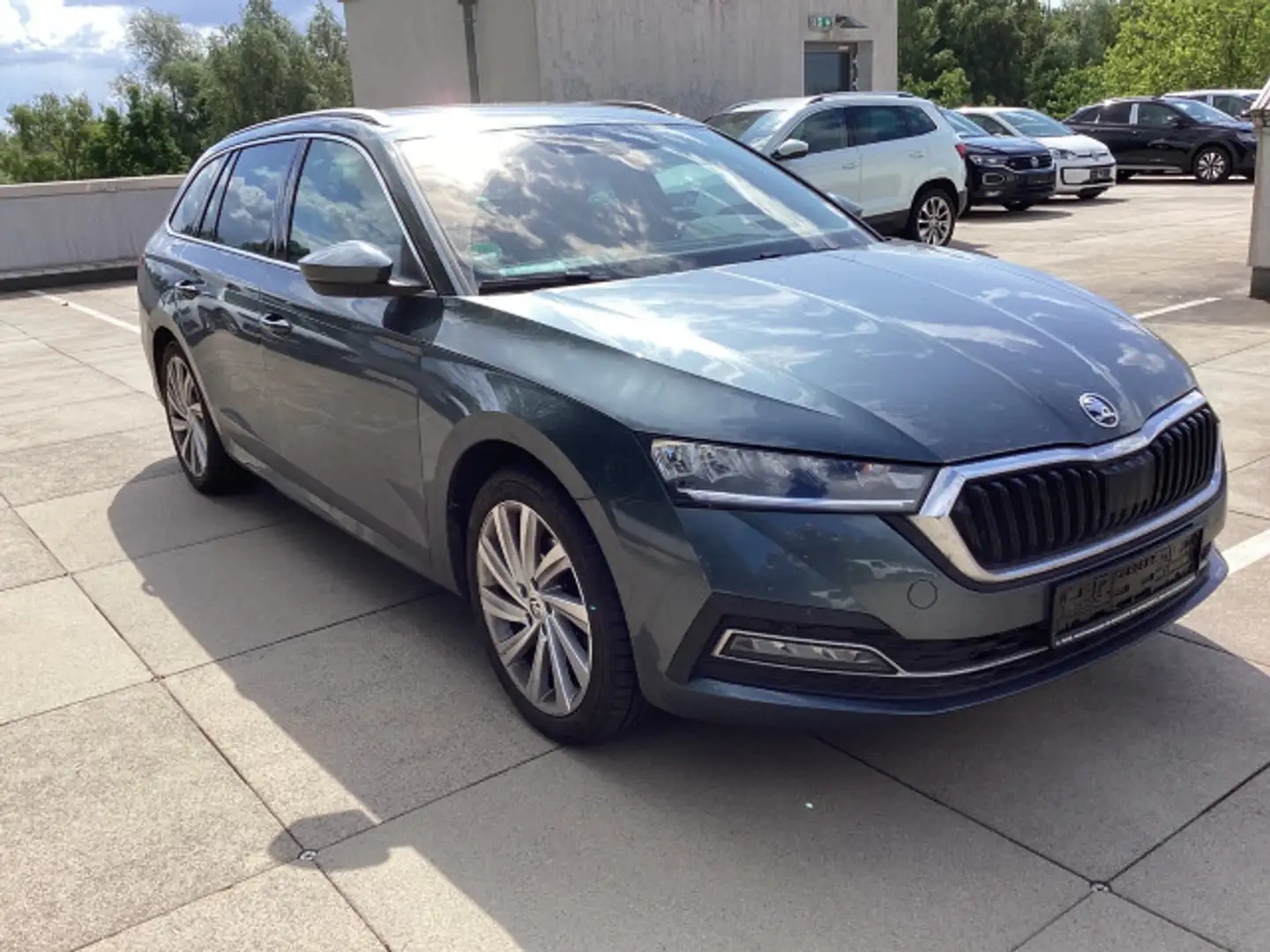 Skoda Octavia Combi First Edition 1.5 TSI Sitzheizung Grau - 2