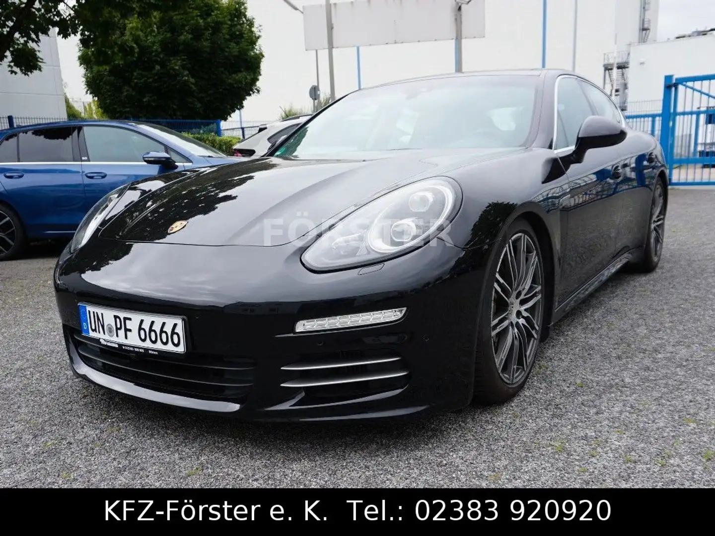 Porsche Panamera 4 S Inspektion + Reifen NEU Schwarz - 1