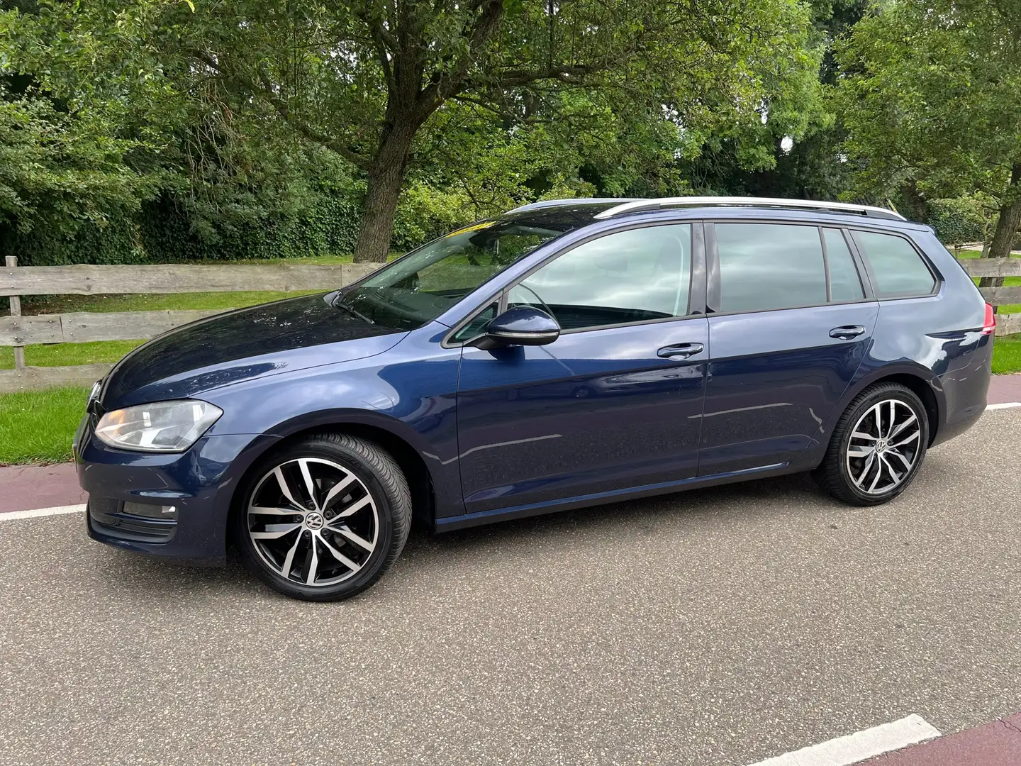 Volkswagen Golf Variant 1.2 TSI Highline DSG Automaat Clima Navi Blauw - 2