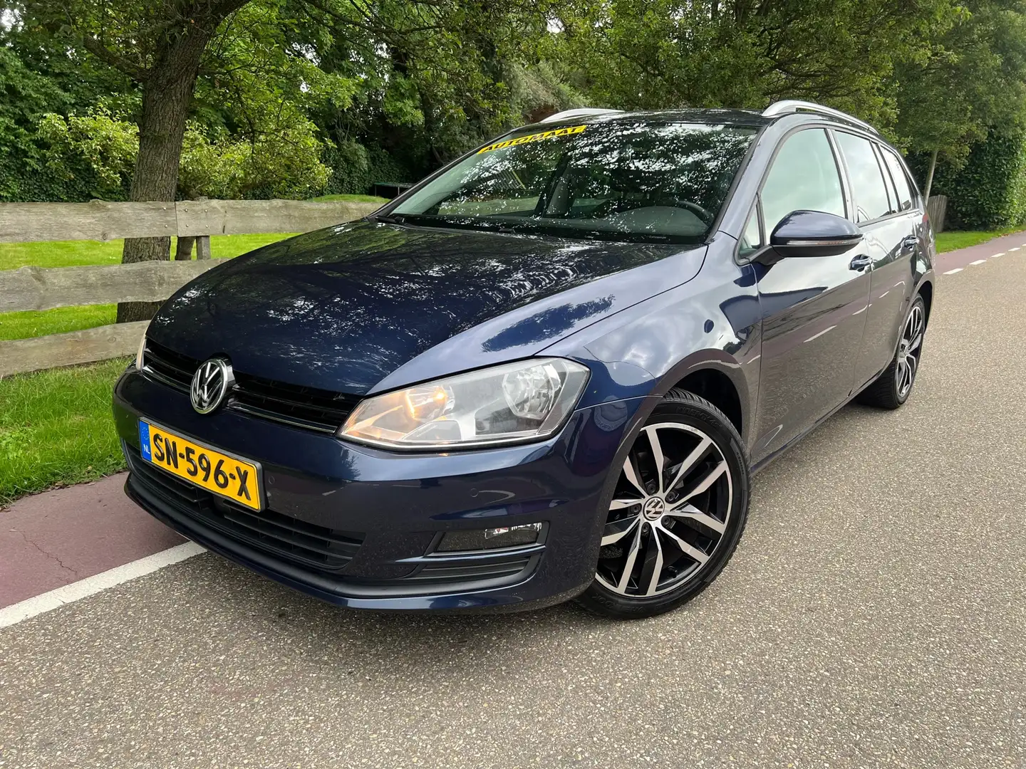 Volkswagen Golf Variant 1.2 TSI Highline DSG Automaat Clima Navi Blauw - 1