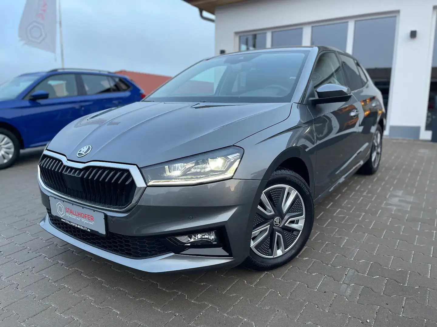 Skoda Fabia beheizb. Frontsche+Lenkrad SHZ ACC CarPlay Grau - 1