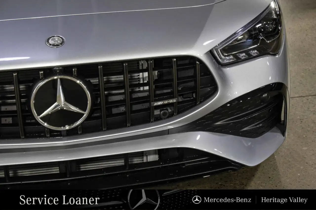 Mercedes-Benz CLA снимка Mercedes-Benz CLA