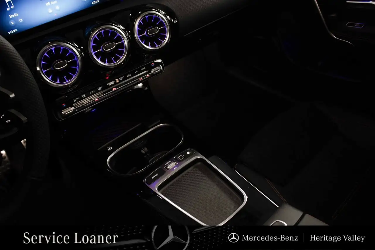Mercedes-Benz CLA снимка Mercedes-Benz CLA