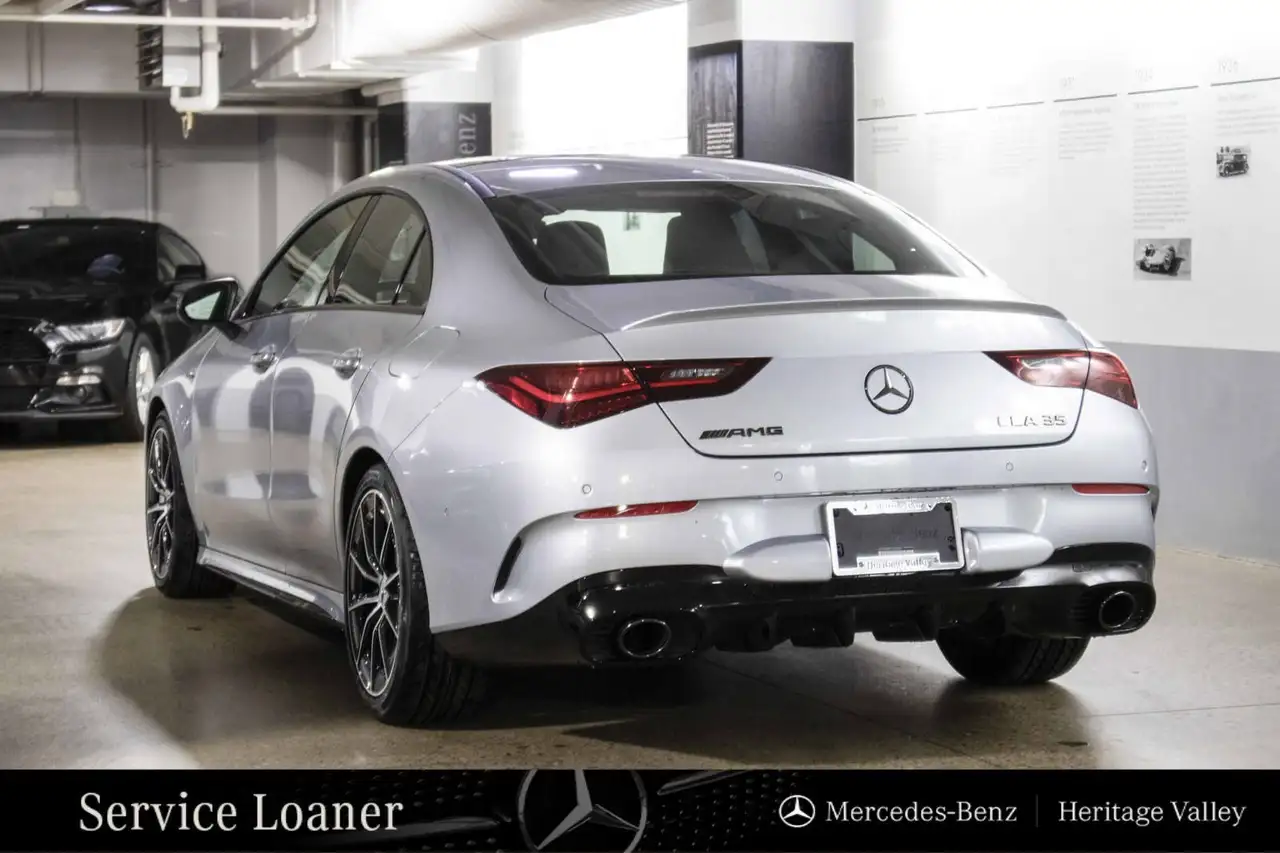 Mercedes-Benz CLA снимка Mercedes-Benz CLA