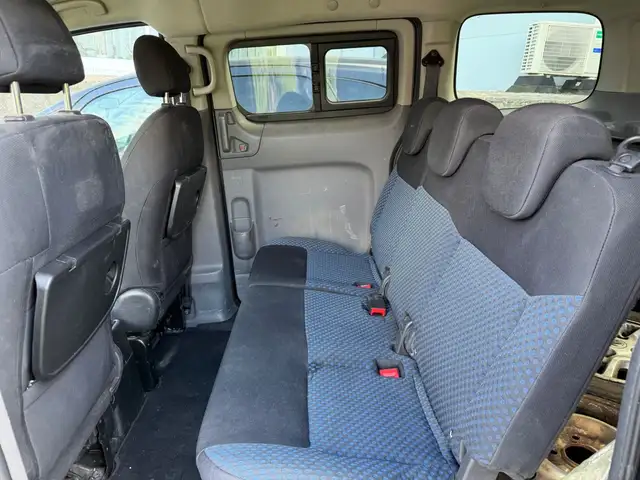 Nissan NV200 view 7