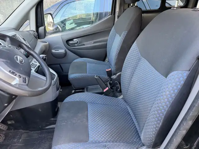 Nissan NV200 view 6