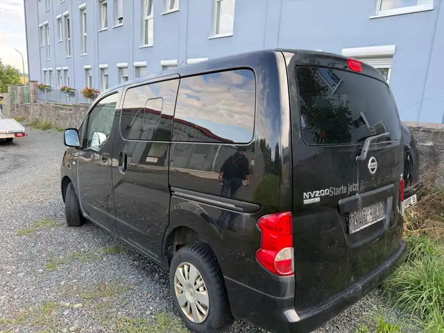 Nissan NV200 view 3