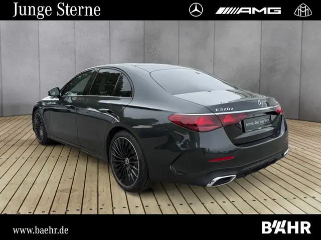Mercedes-Benz E-Class view 3