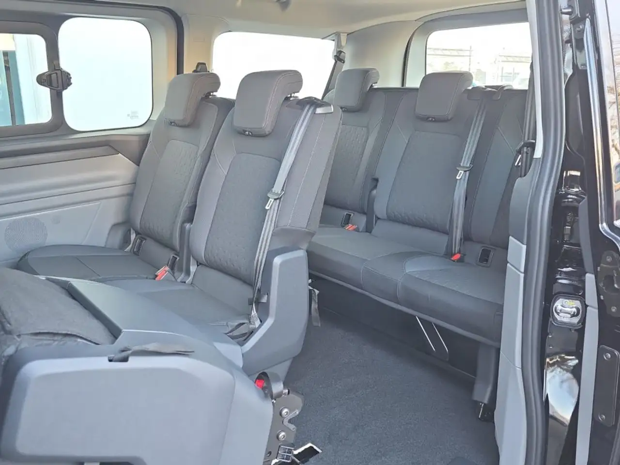 Ford Transit Custom PHEV 320 L1H1 Kombi Limited 8-SP 16