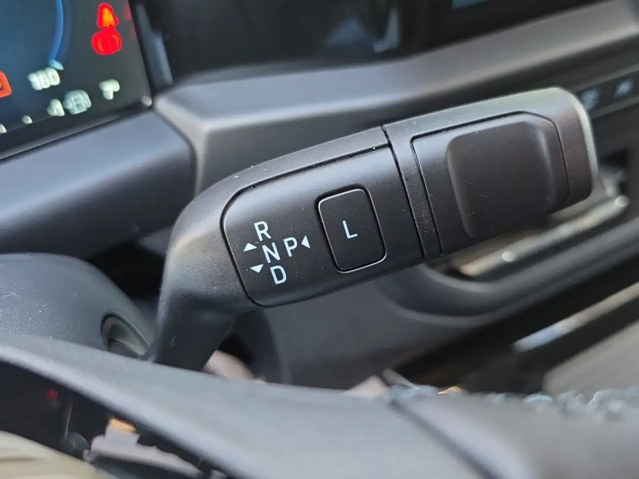 Ford Transit Custom PHEV 320 L1H1 Kombi Limited 8-SP 9