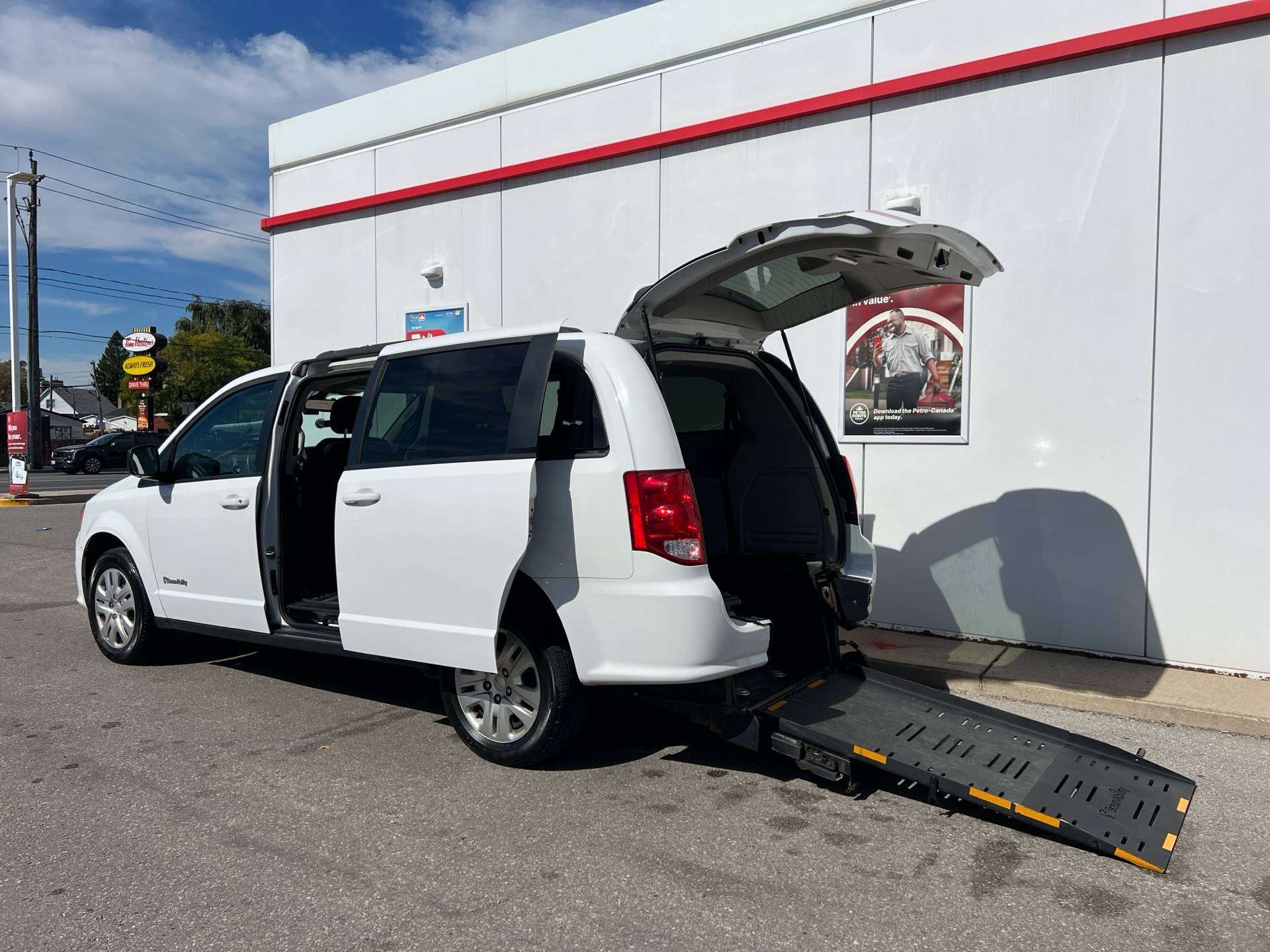 2020 Dodge Grand Caravan SXT-WHEELCHAIR ACCESSIBLE VAN-ONLY 52KMS-CERTIFIED