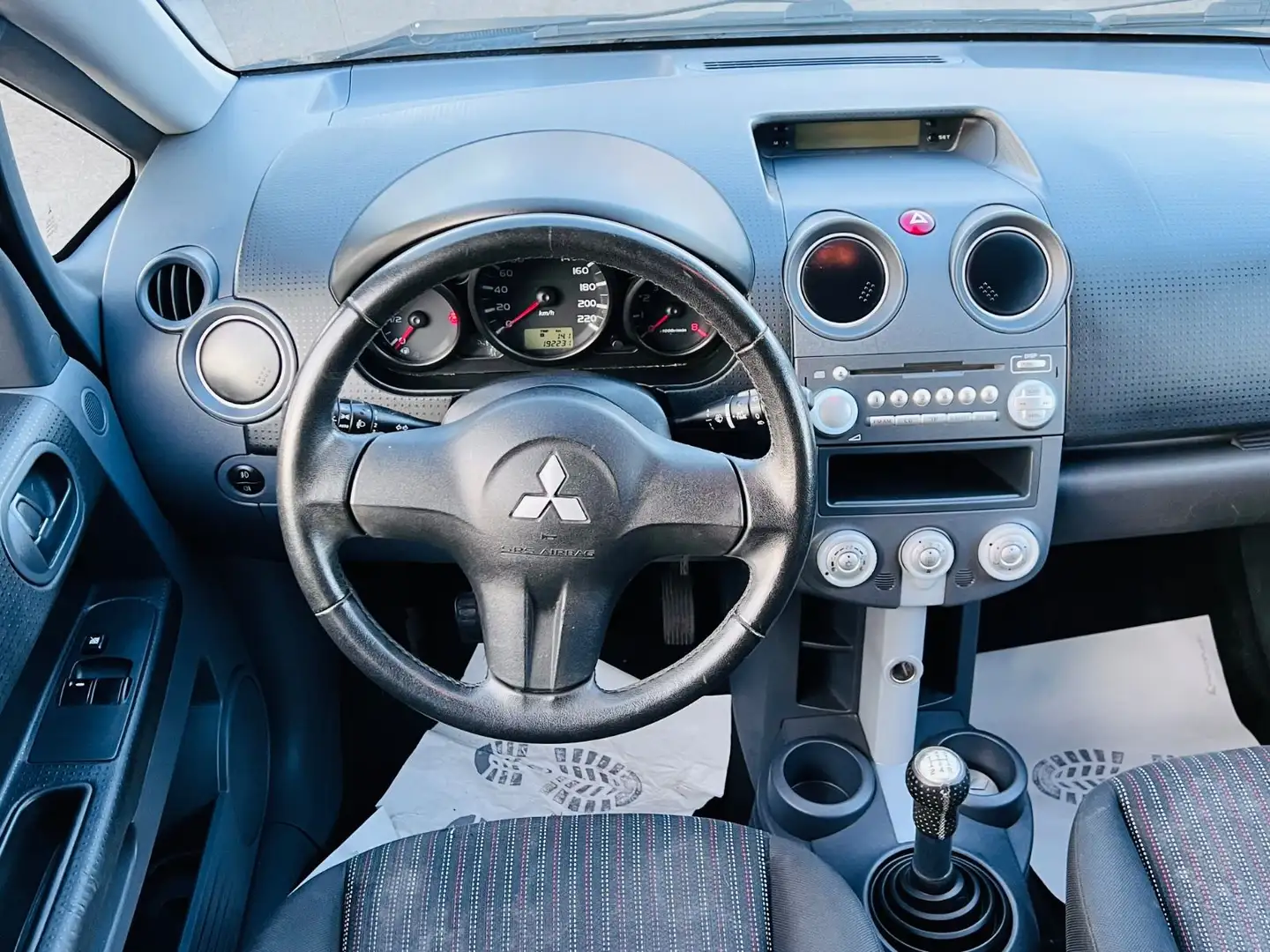 Mitsubishi Colt CZ3 Lim. 5-trg. 1.5 Invite,Sitzh,AHK,Tüv n Silber - 2