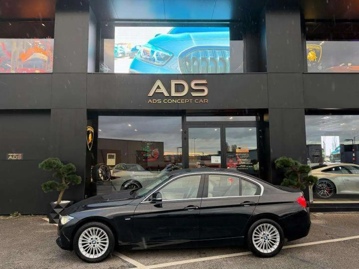 BMW 318 i luxury Noir - 2