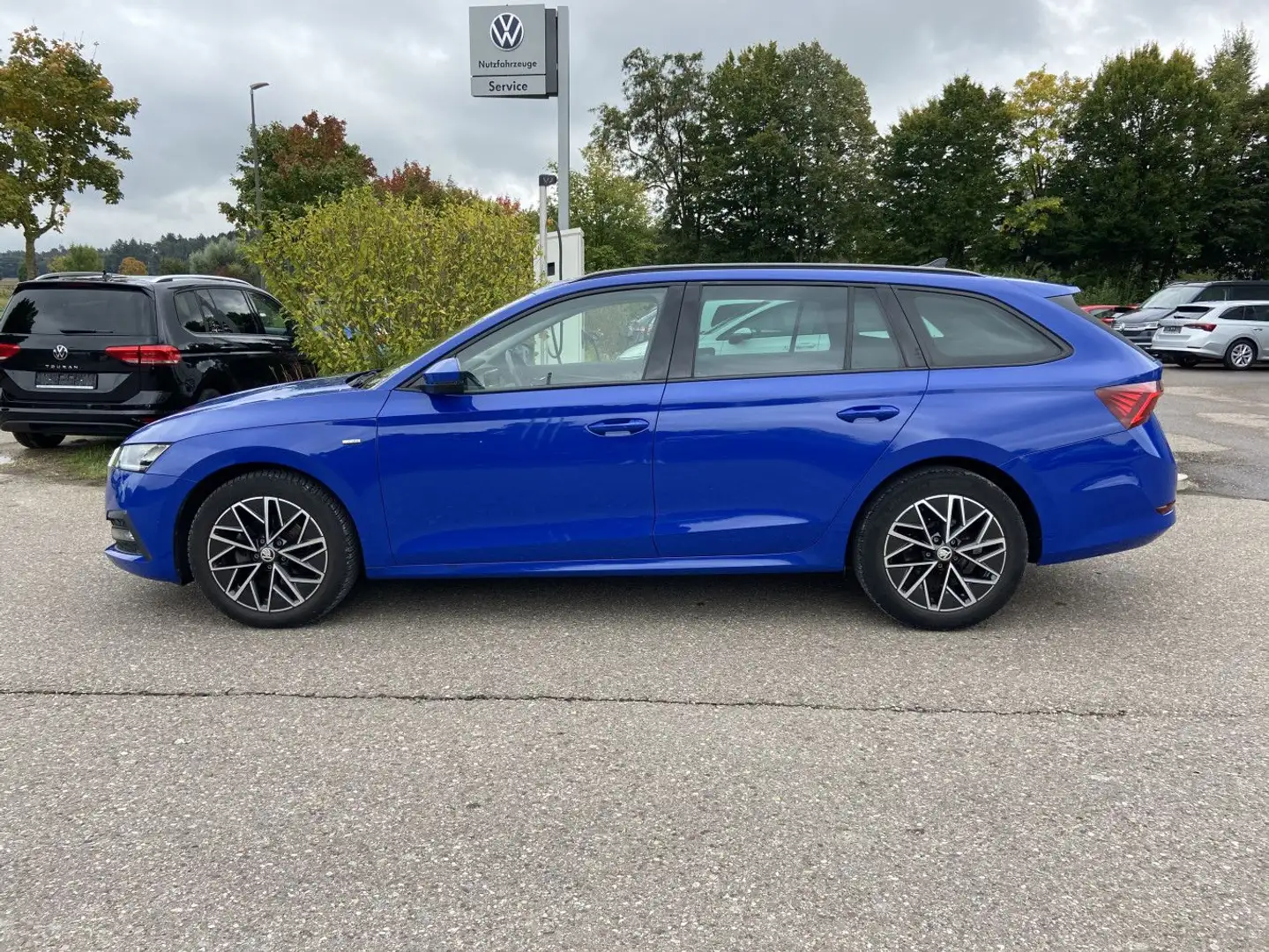 Skoda Octavia Combi 2.0 TDI Clever 17"+NAVI-COLUMBUS+L Blau - 2